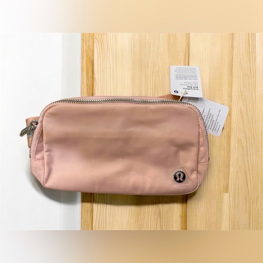 NWT Lululemon Everywhere Belt Bag 1L Pink Mist Silver Logo - Picture 7 of 10